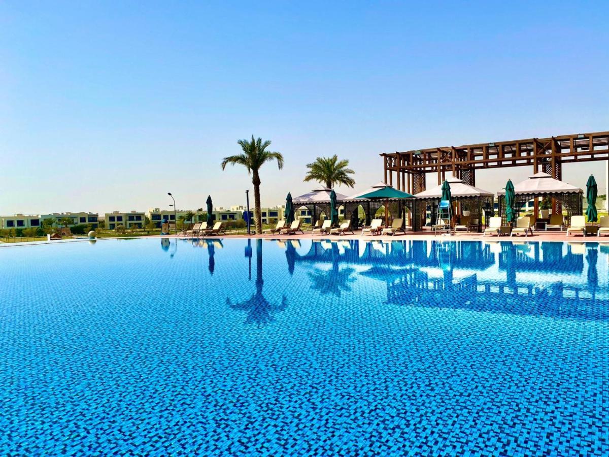 Retaj Salwa Resort & Spa Al Rayyan Dış mekan fotoğraf The swimming pool at the clubhouse