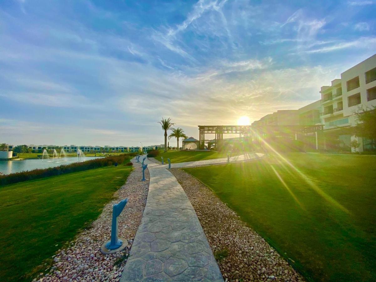 Retaj Salwa Resort & Spa Al Rayyan Dış mekan fotoğraf Sunrise at the Al-Shaqra residential complex