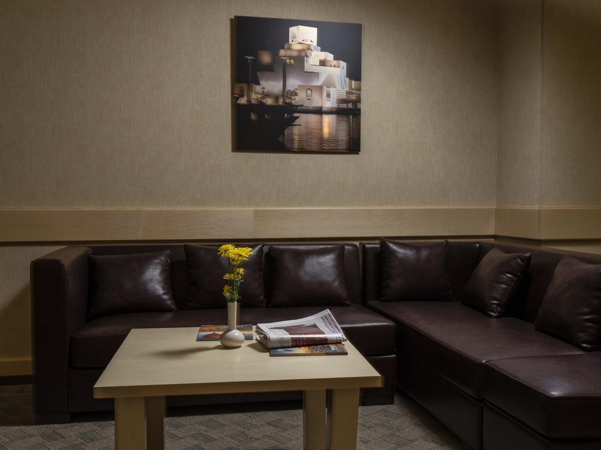 Retaj Salwa Resort & Spa Al Rayyan Dış mekan fotoğraf A lounge at the airport