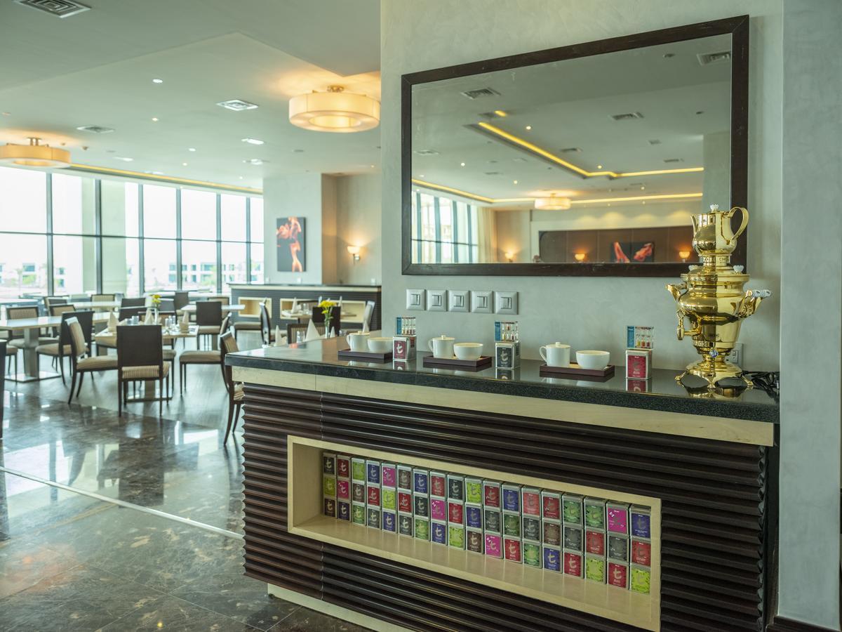 Retaj Salwa Resort & Spa Al Rayyan Dış mekan fotoğraf The lounge at the airport